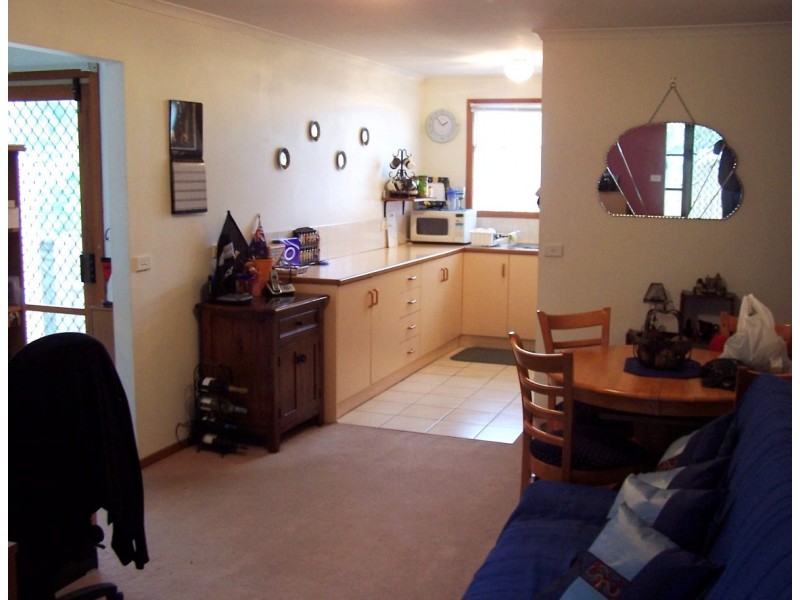 B/4 Garden Avenue, Mitcham VIC 3132