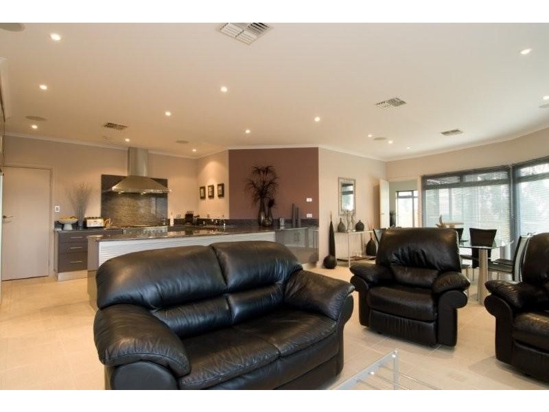 10 Barcroft Street, Pasadena SA 5042