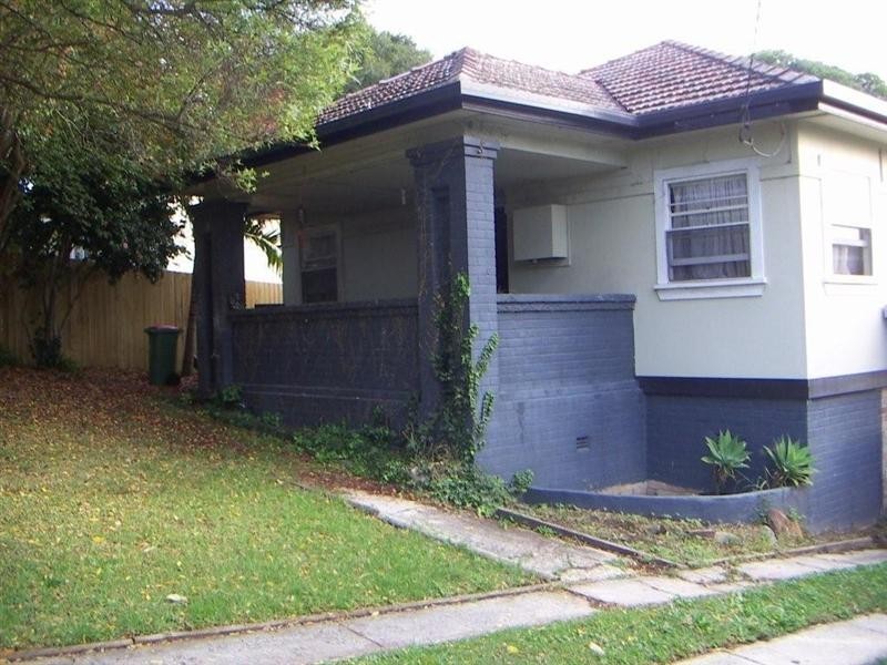 18 Campbell Street, Gosford NSW 2250