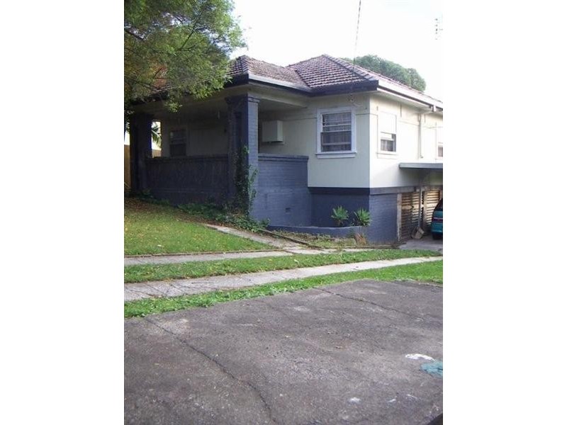 18 Campbell Street, Gosford NSW 2250