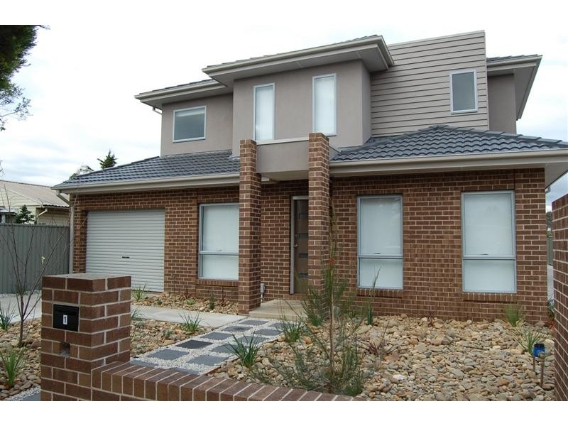 1/10 Kinnane Crescent, Sunshine VIC 3020