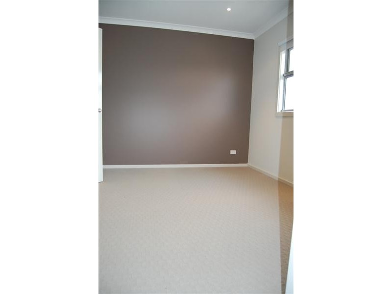 1/10 Kinnane Crescent, Sunshine VIC 3020
