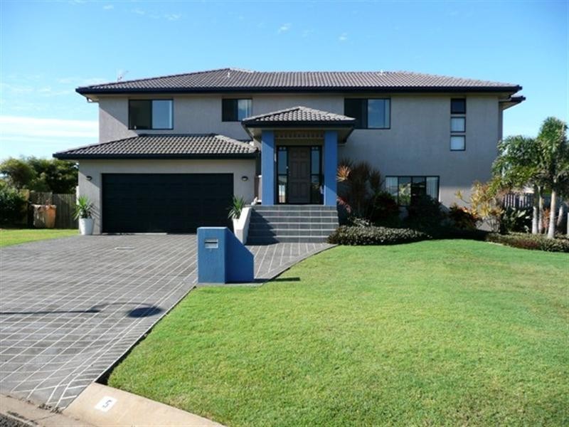5 Admiralty Place, Coral Cove QLD 4670