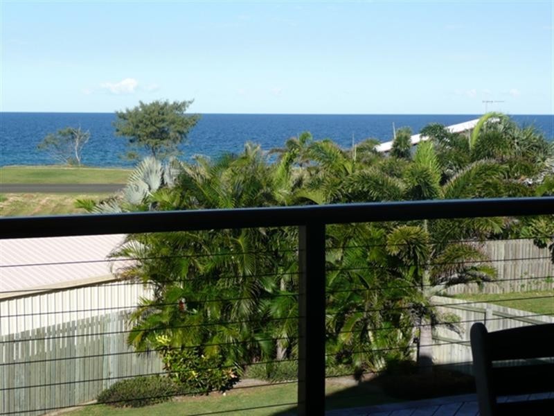 5 Admiralty Place, Coral Cove QLD 4670