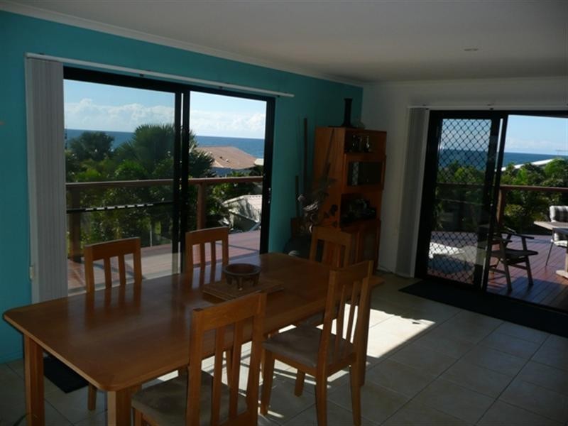 5 Admiralty Place, Coral Cove QLD 4670