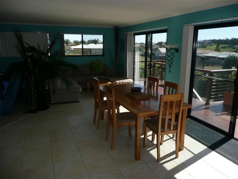 5 Admiralty Place, Coral Cove QLD 4670