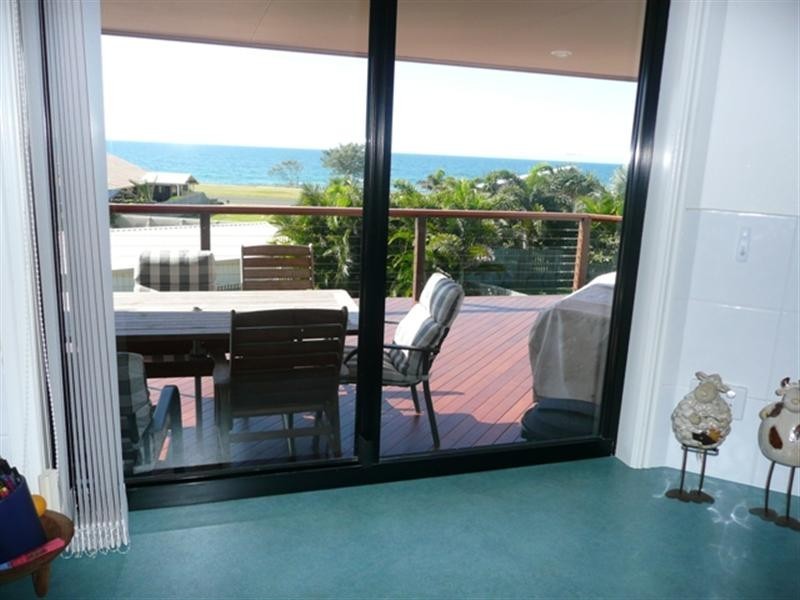5 Admiralty Place, Coral Cove QLD 4670