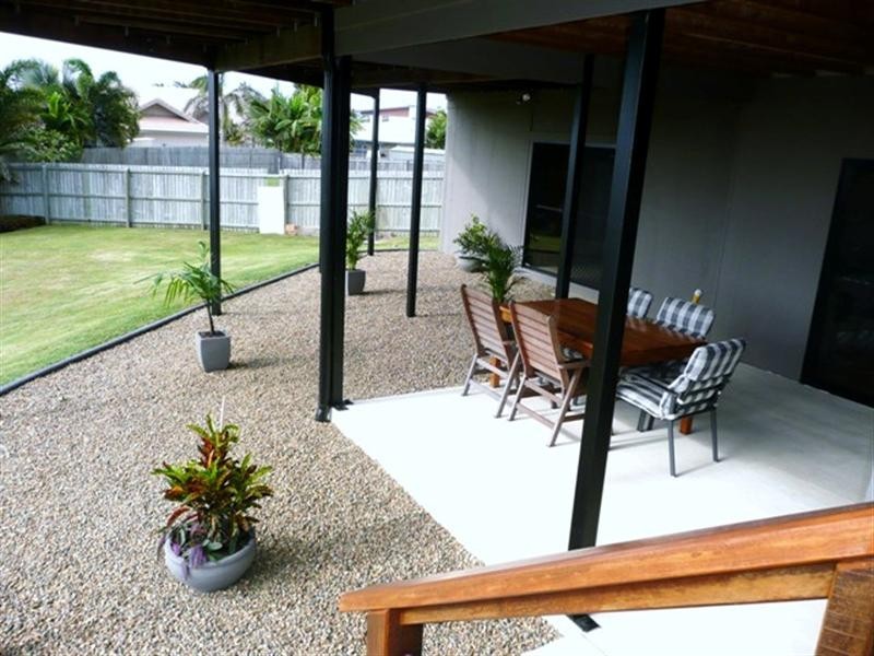 5 Admiralty Place, Coral Cove QLD 4670