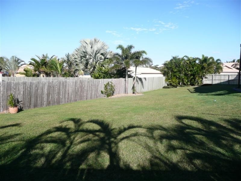 5 Admiralty Place, Coral Cove QLD 4670