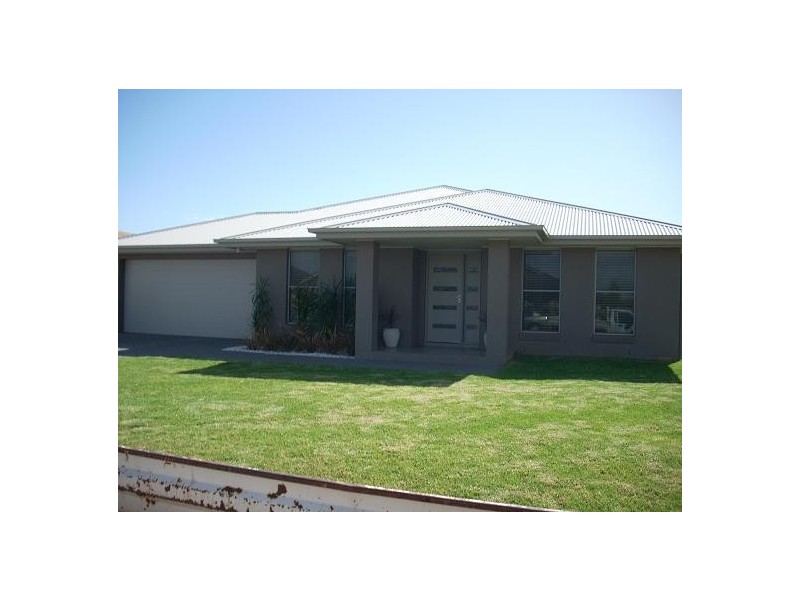 3 Savoy Place, Dubbo NSW 2830