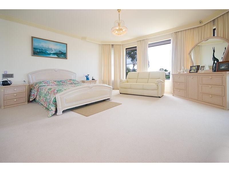 50 Waitomo Street, Broadbeach Waters QLD 4218