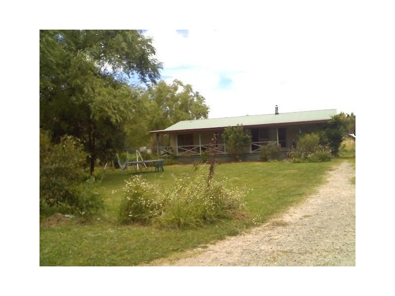 18 East Street, Uralla NSW 2358