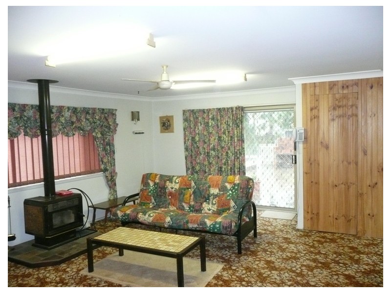 26 Trafalgar Ave, Woy Woy NSW 2256