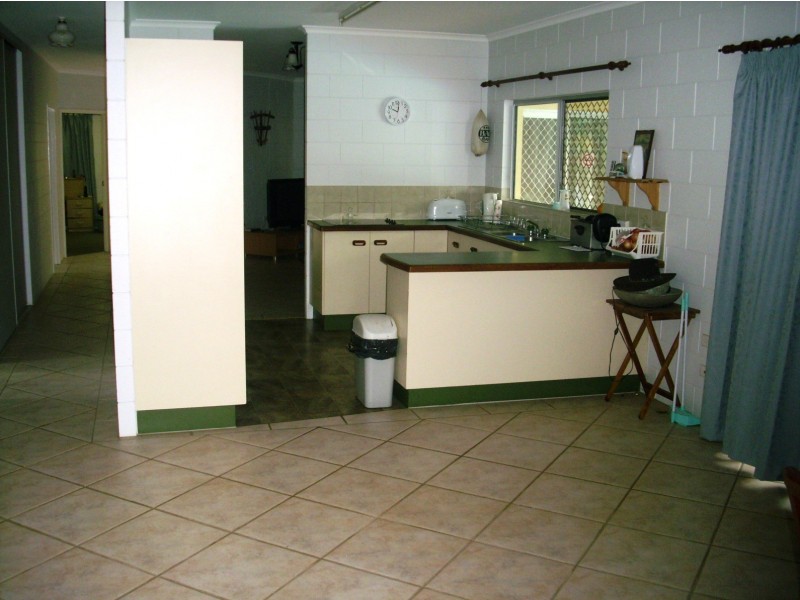 26 Callum Street, Mooroobool QLD 4870