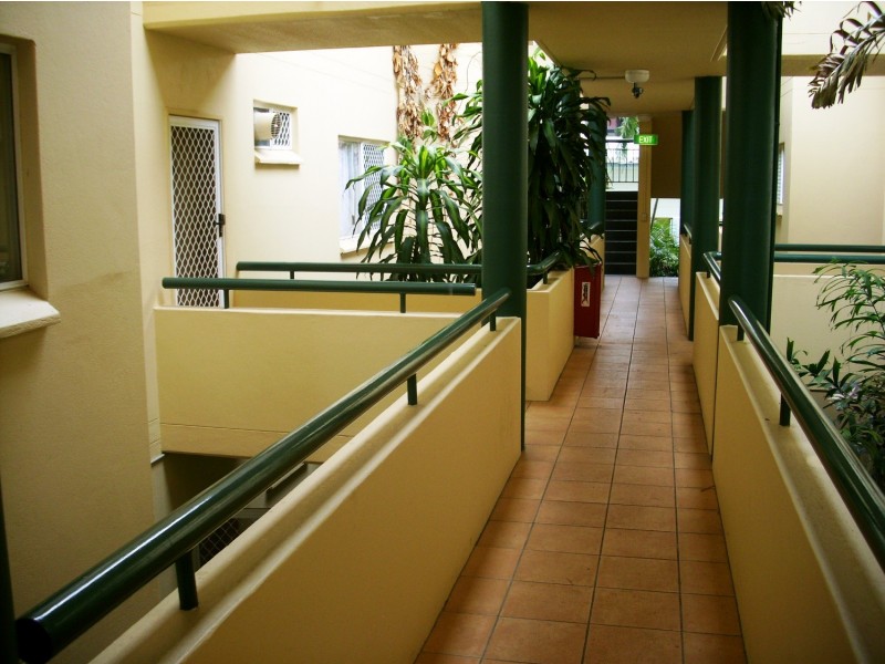 205/191 McLeod Street, Cairns North QLD 4870
