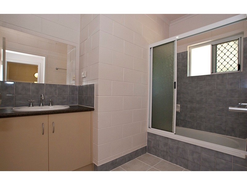 102 Callum Street, Mooroobool QLD 4870