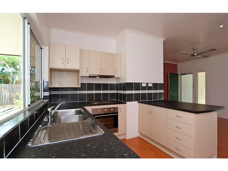 102 Callum Street, Mooroobool QLD 4870