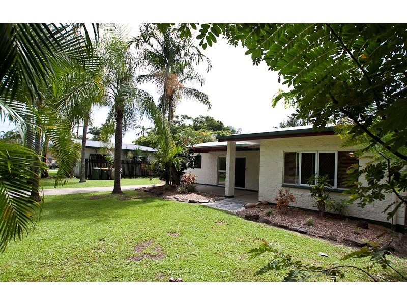 102 Callum Street, Mooroobool QLD 4870