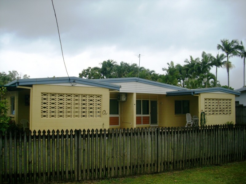 11 Lennon Street, Westcourt QLD 4870