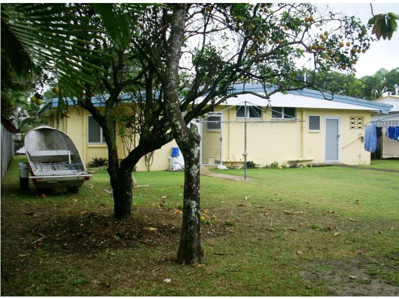 11 Lennon Street, Westcourt QLD 4870