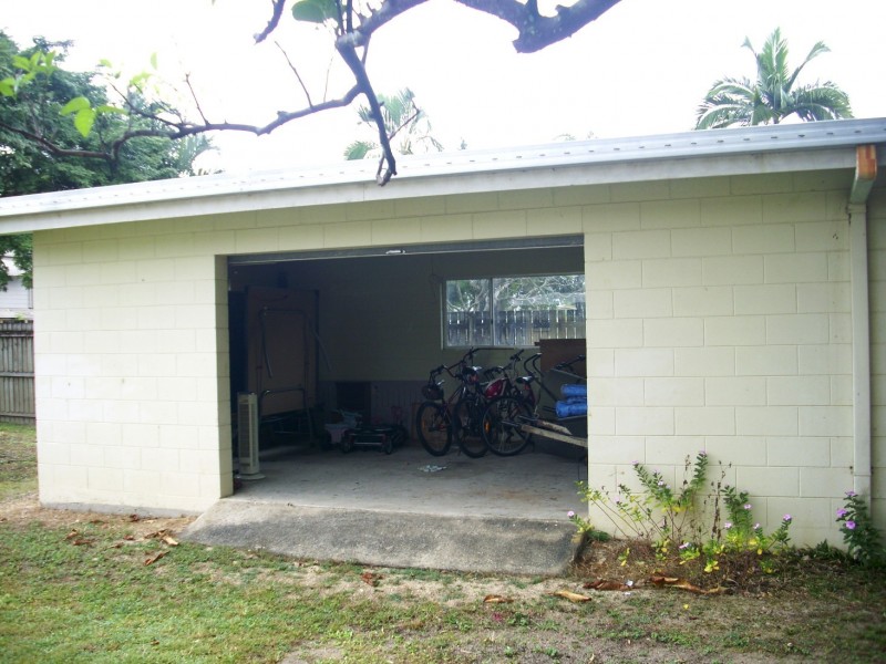 11 Lennon Street, Westcourt QLD 4870