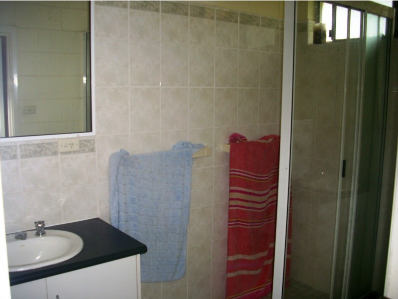 11 Lennon Street, Westcourt QLD 4870