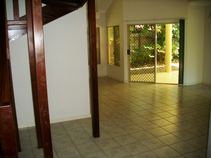 10/71-73 Cedar Road, Palm Cove QLD 4879