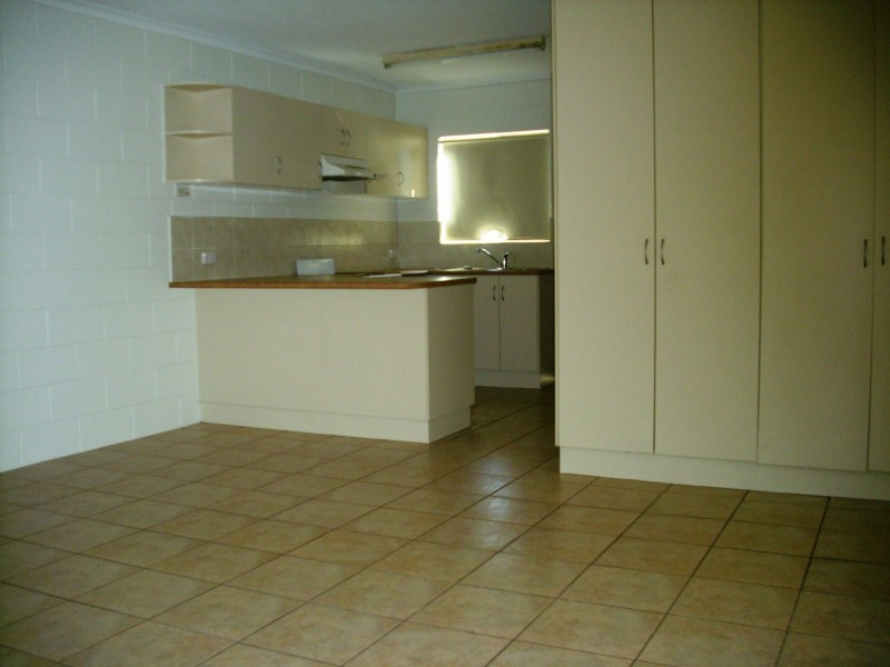 2/15 Earl Street, Westcourt QLD 4870