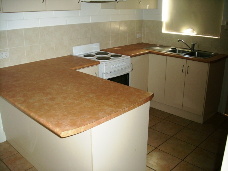 2/15 Earl Street, Westcourt QLD 4870