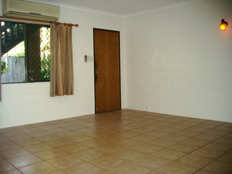 2/15 Earl Street, Westcourt QLD 4870