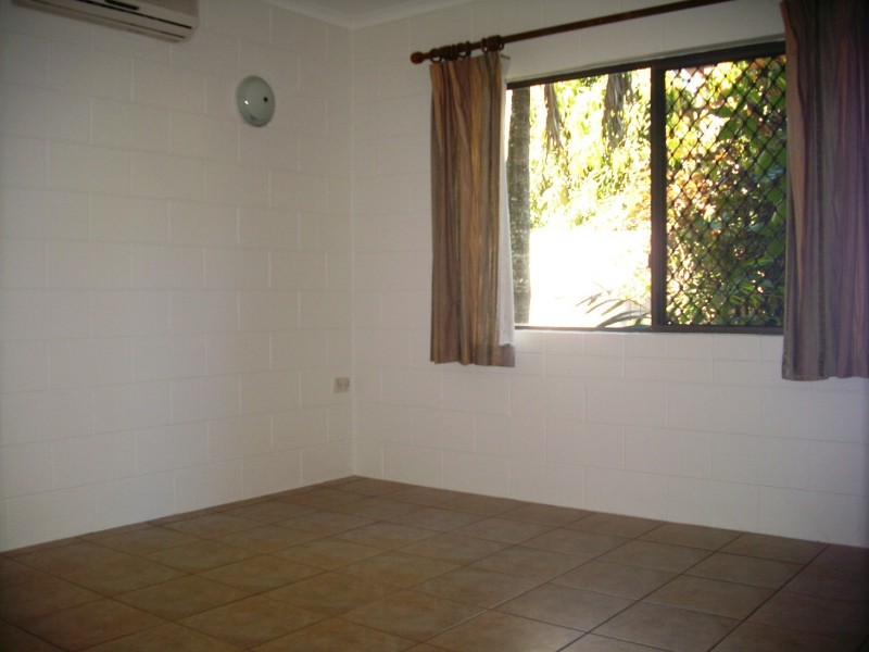 2/15 Earl Street, Westcourt QLD 4870