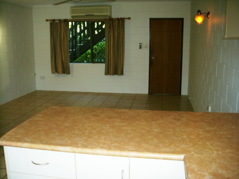 2/15 Earl Street, Westcourt QLD 4870