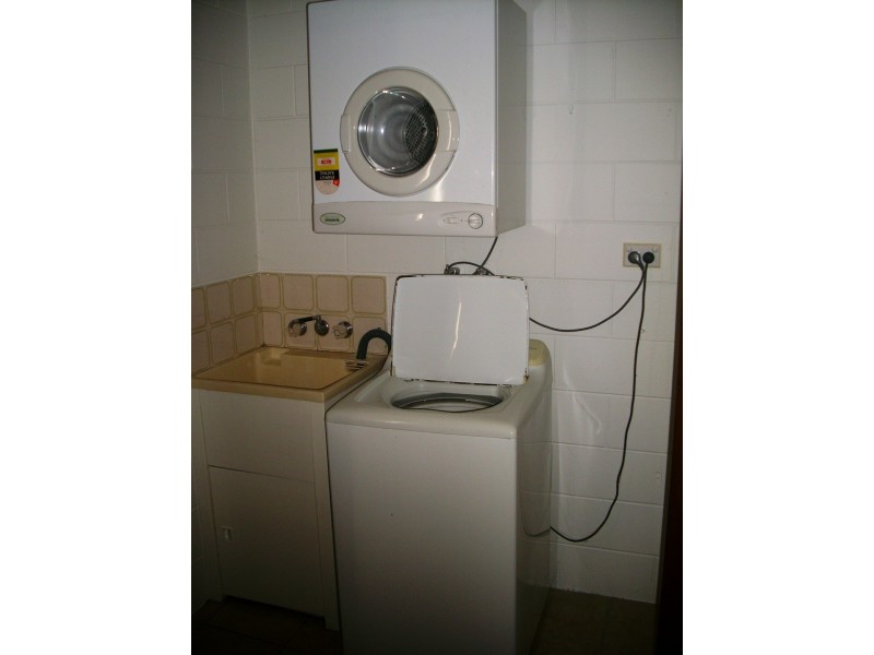 2/15 Earl Street, Westcourt QLD 4870