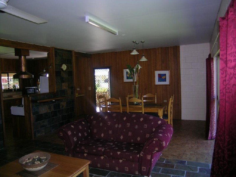 19 Kruckow Street, Miriwinni QLD 4871