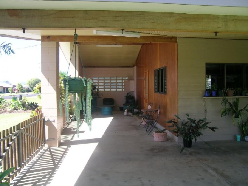 19 Kruckow Street, Miriwinni QLD 4871