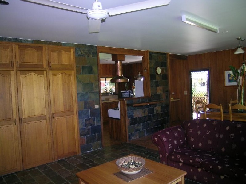 19 Kruckow Street, Miriwinni QLD 4871