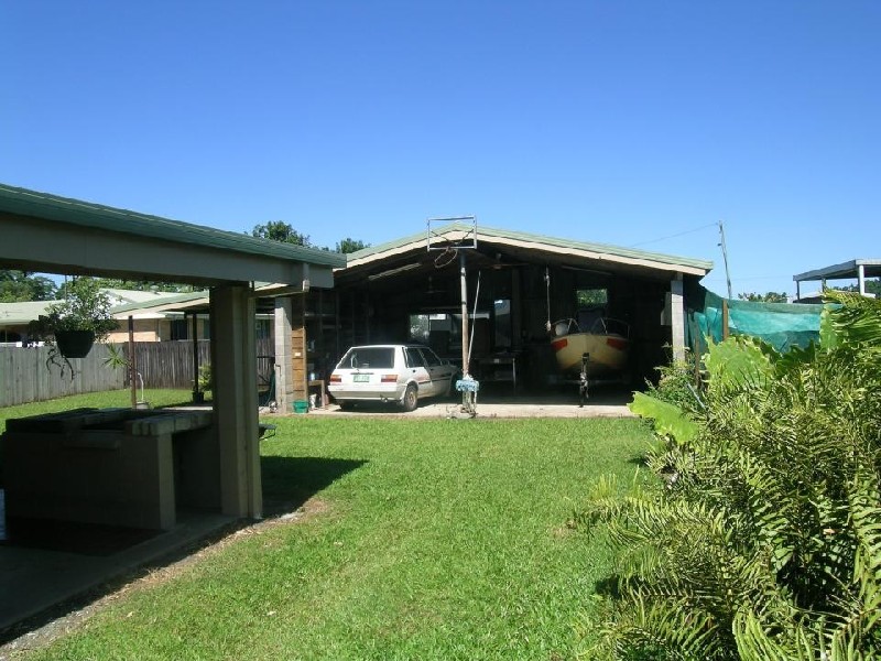 19 Kruckow Street, Miriwinni QLD 4871