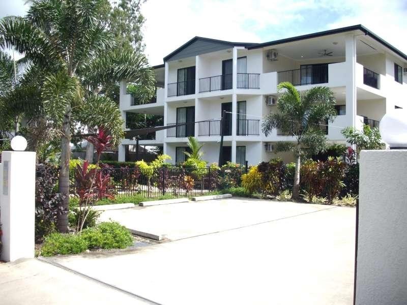 2/14 Adair Street, Cairns QLD 4870