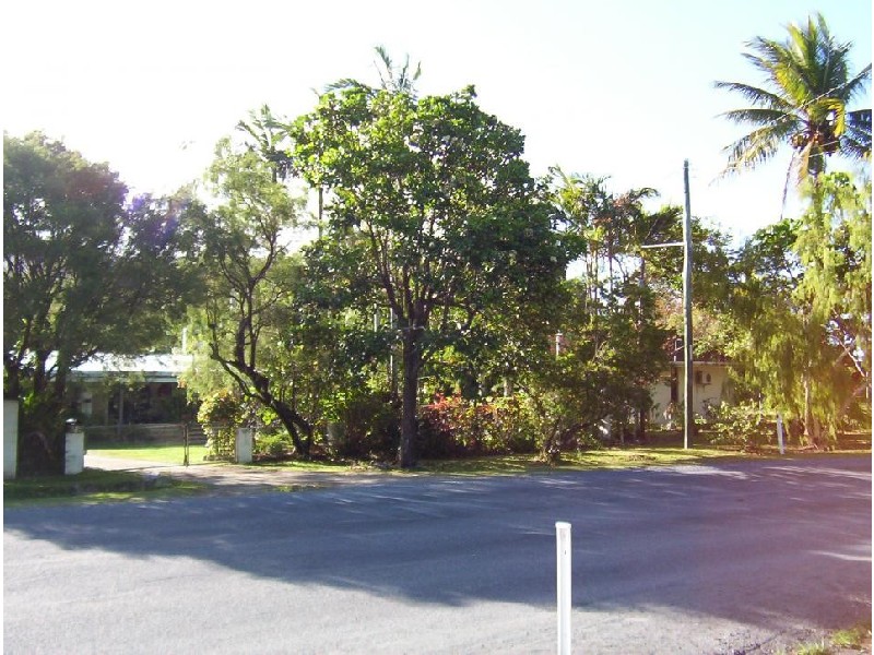 28-30  Clifton Road, Clifton Beach QLD 4879