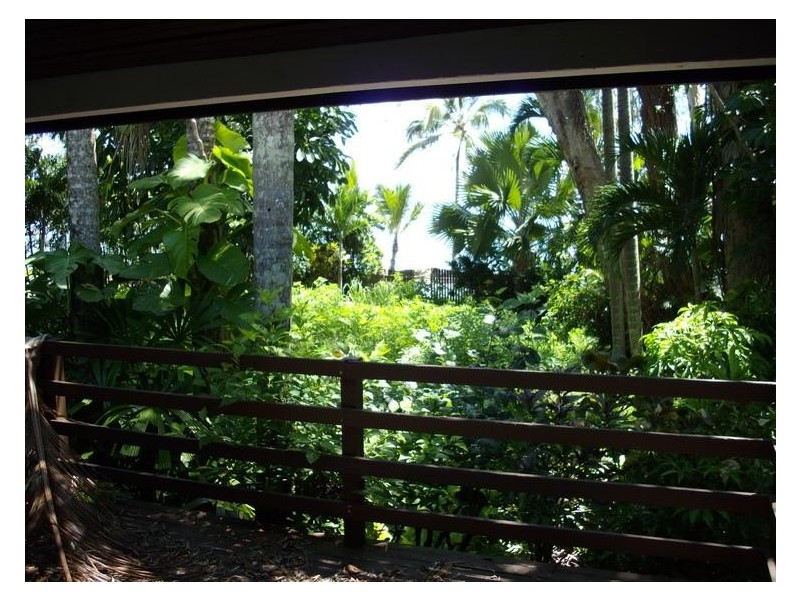 197-201 O’Shea Esplanade, Machans Beach QLD 4878