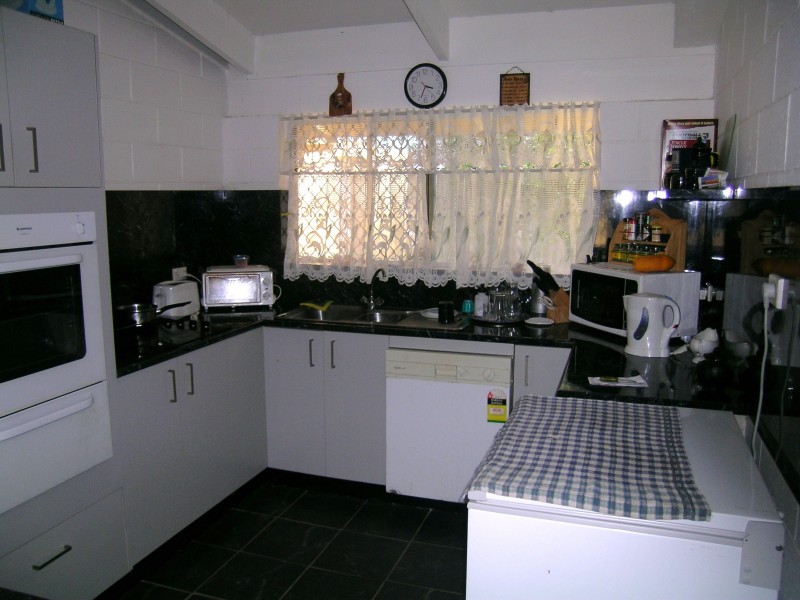 1 Wilcox Close, Manoora QLD 4870