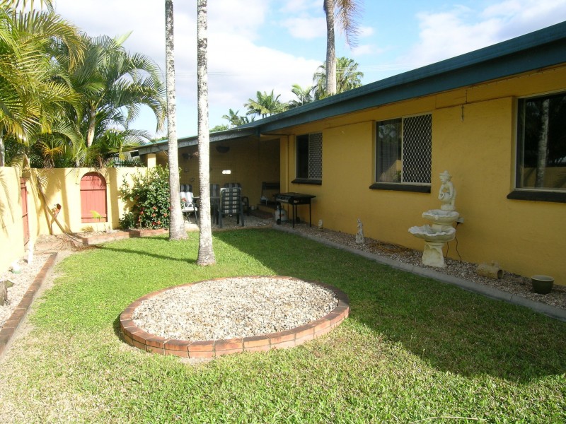 1 Wilcox Close, Manoora QLD 4870