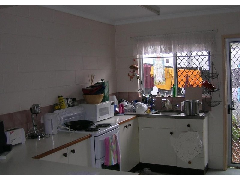 3/481 McCoombe Street, Mooroobool QLD 4870