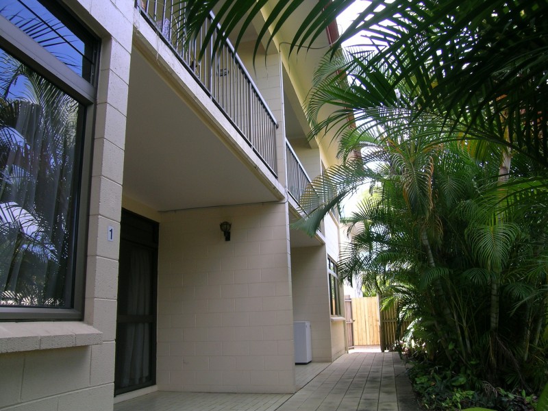 1-4/19 Pioneer Street, Manoora QLD 4870