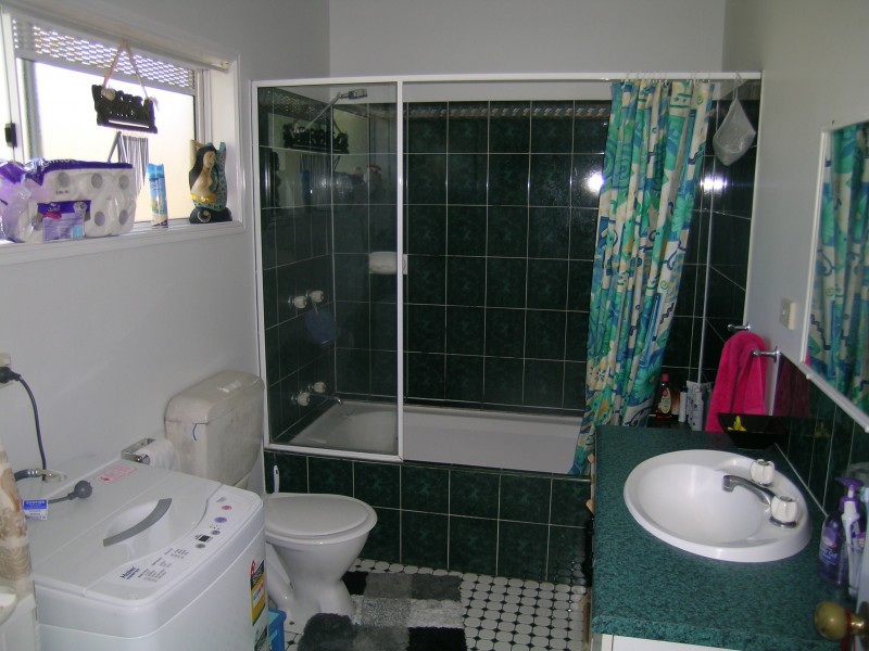 4/342-344 McCoombe Street, Mooroobool QLD 4870