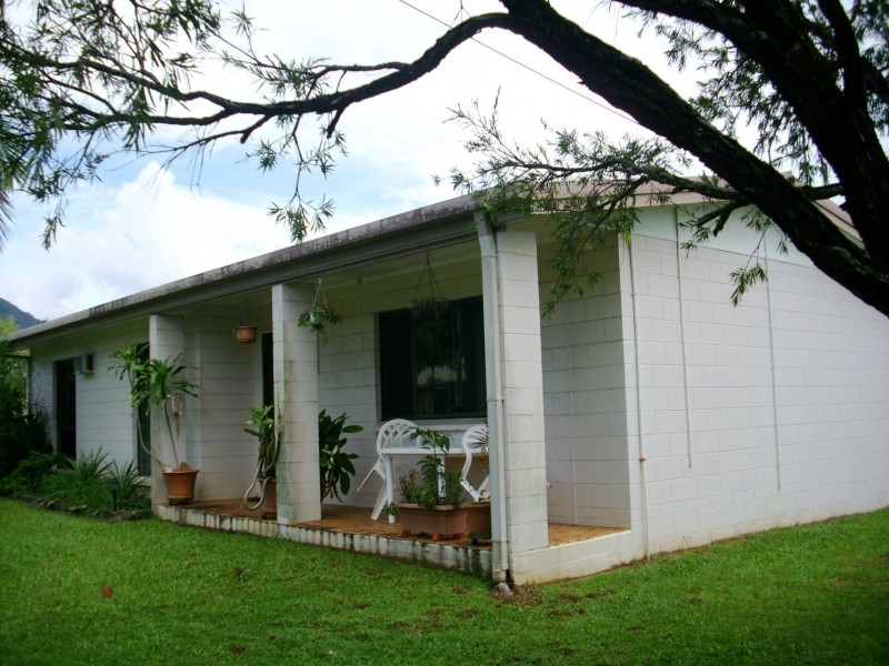 35 Windarra Street, Woree QLD 4868