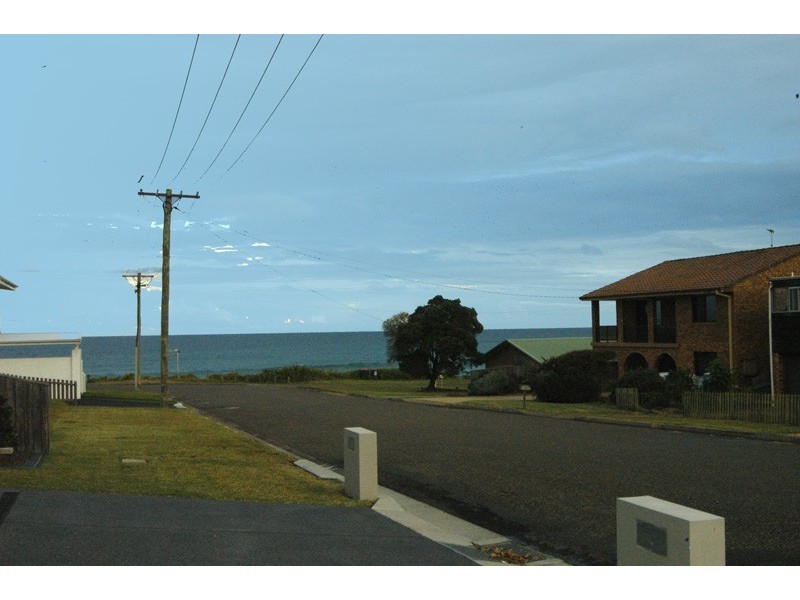 8 Ocean Drive, Wallaby Point, Old Bar NSW 2430