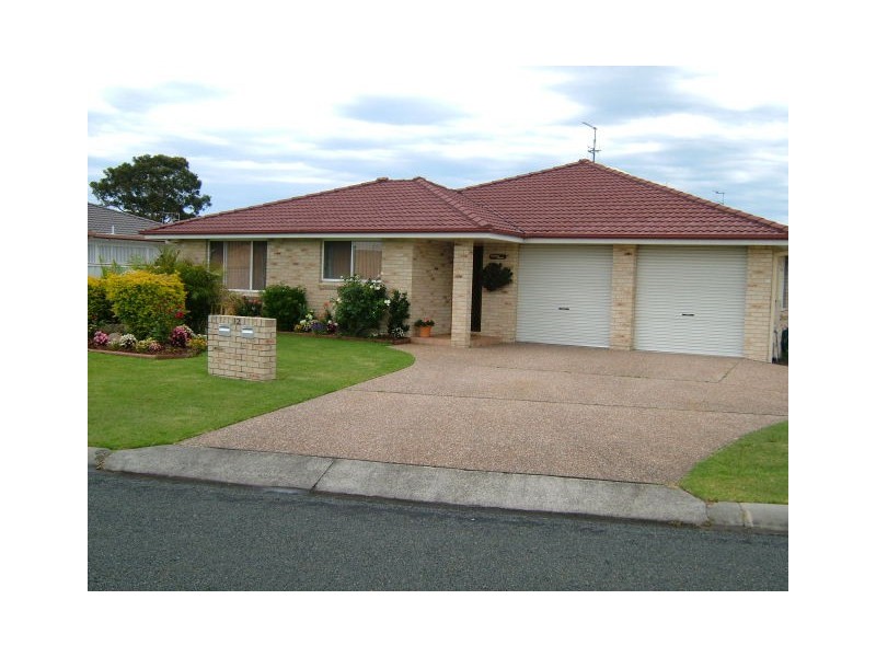 2/12 AMANDA CRES, Forster NSW 2428