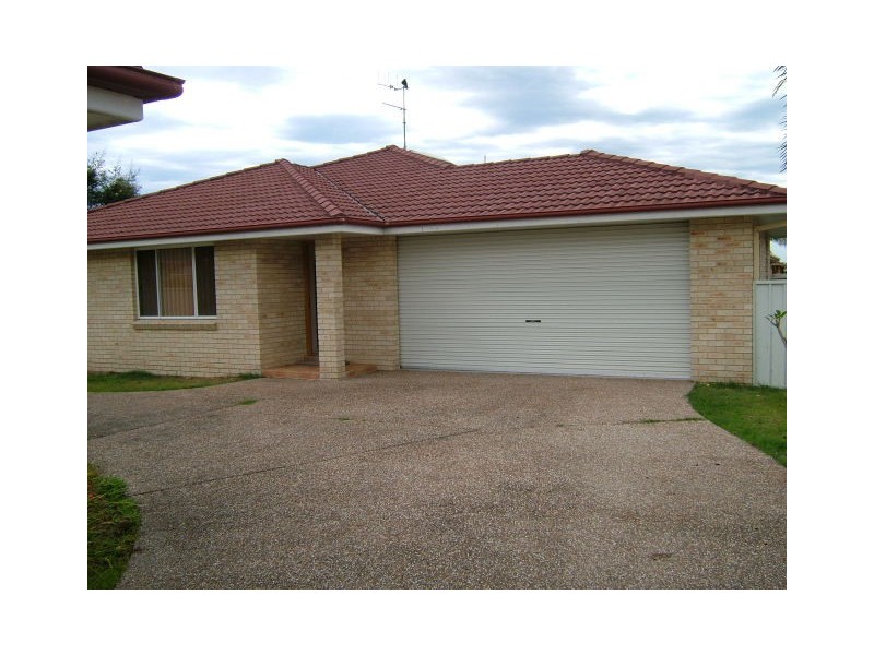 2/12 AMANDA CRES, Forster NSW 2428