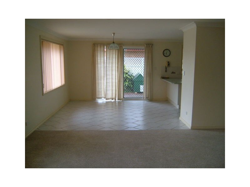2/12 AMANDA CRES, Forster NSW 2428